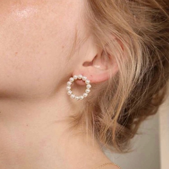 3/$30 💛 Faux Pearl Stud Earrings - Picture 6 of 6